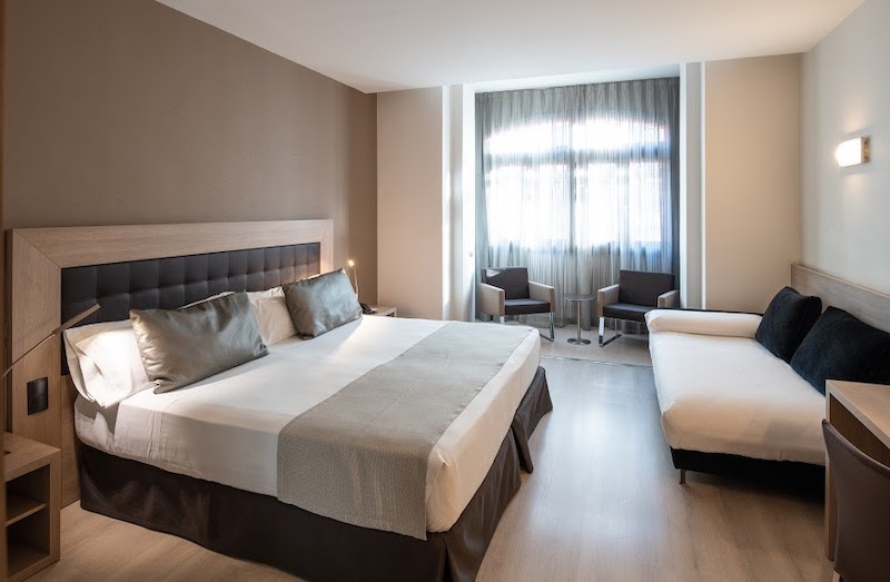 habitacion triple catalonia gran via 01