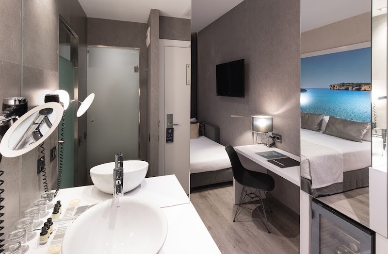 habitacion triple catalonia gran via bcn 04