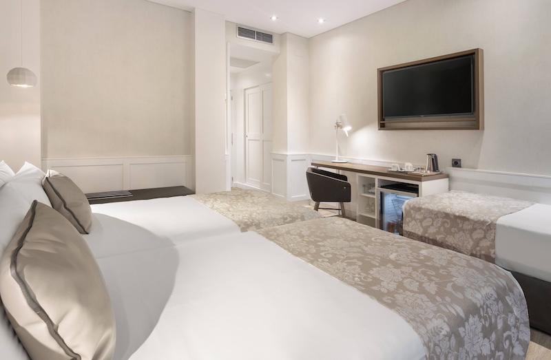 habitacion triple catalonia puerta del sol 02