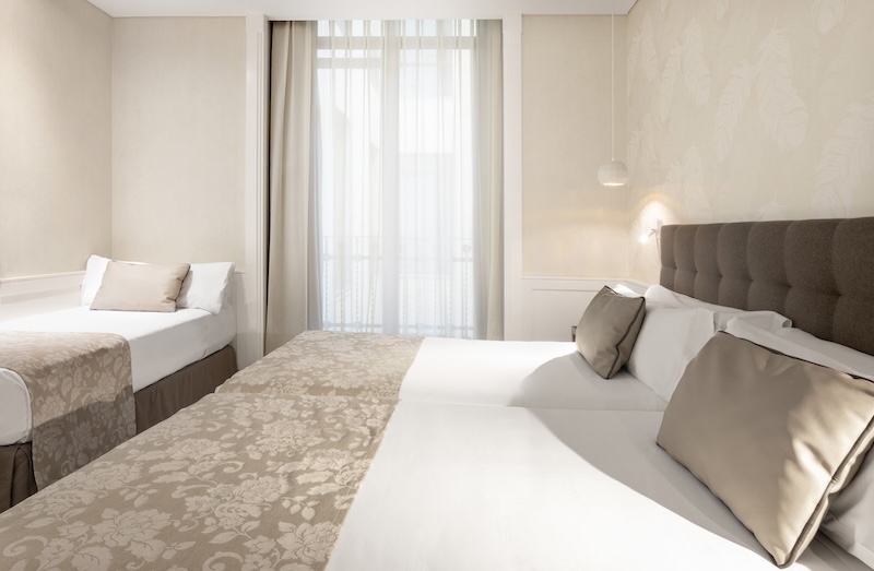 habitacion triple catalonia puerta del sol 03