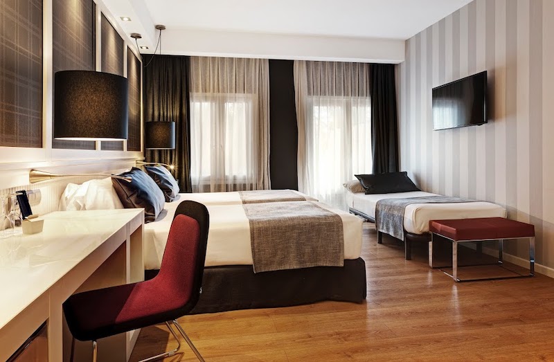 habitacion triple catalonia reina victoria 03