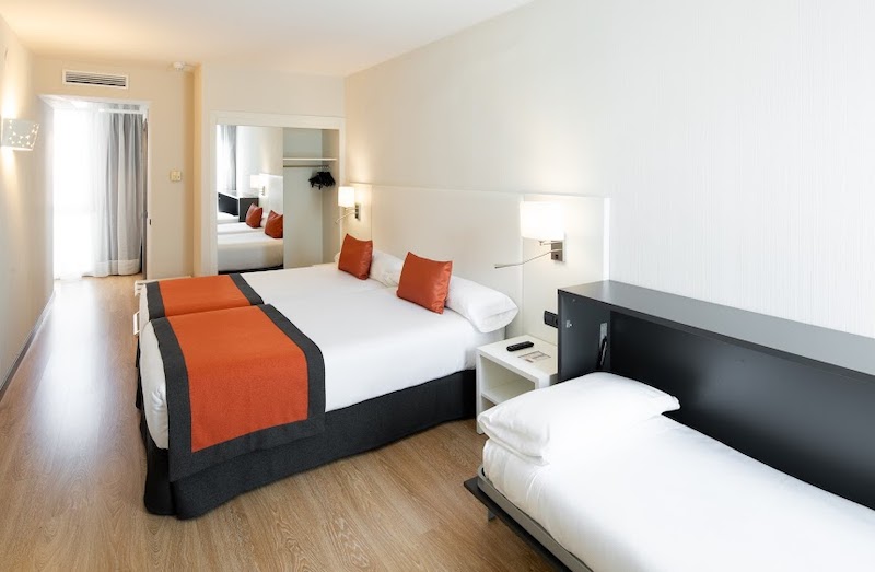 habitacion triple premium catalonia bristol 02