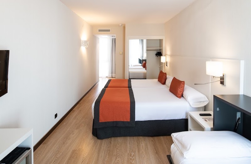 habitacion triple premium catalonia bristol 03