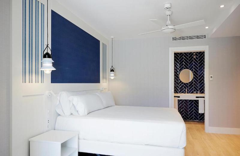 habitacion triple premium catalonia mirador des port 02