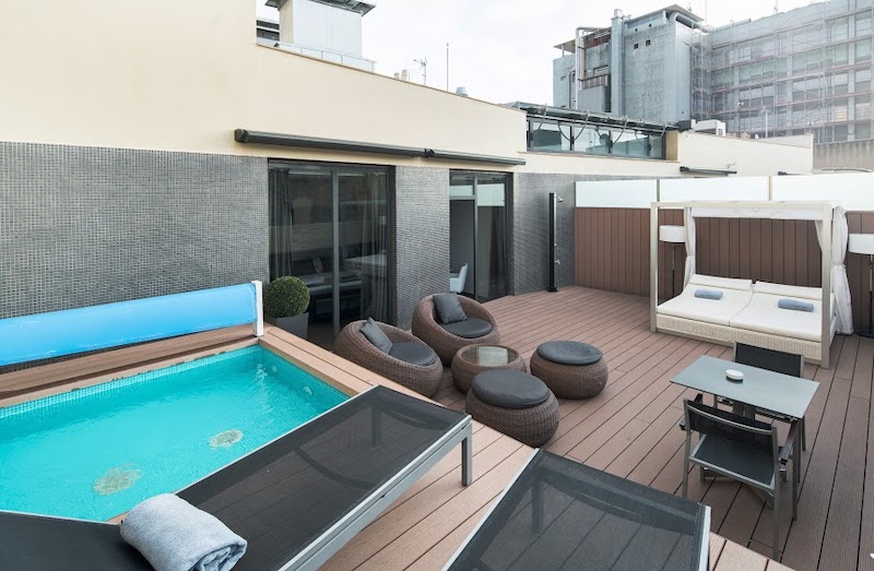 superior terrace deluxe pool catalonia catedral 06