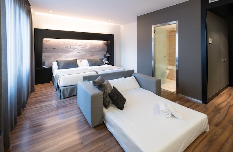 habitacion cuadruple catalonia catedral 02