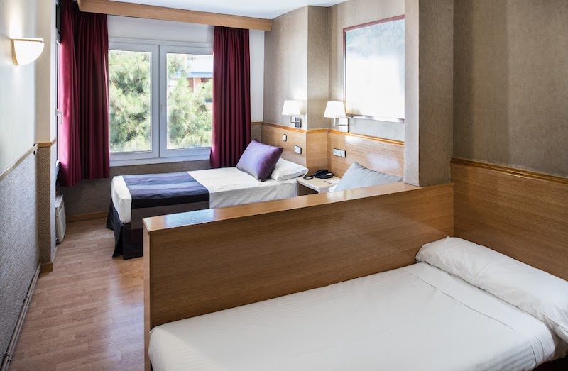 habitacion cuadruple catalonia park guell 01