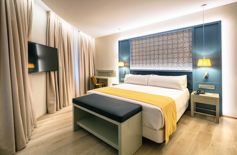 habitacion deluxe catalonia porto 02