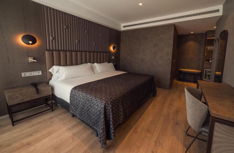 habitacion deluxe terrace catalonia gran via bilbao 03