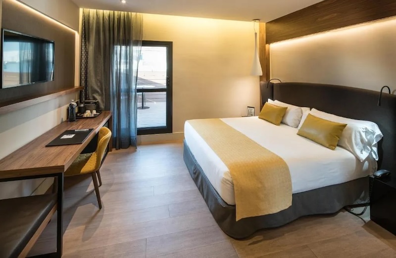 habitacion deluxe terraza privada catalonia eixample 01