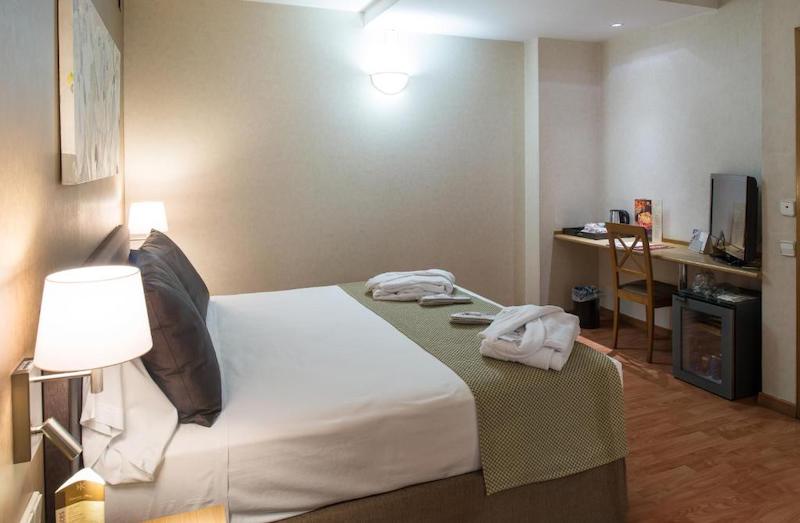 habitacion doble superior catalonia albeniz 04