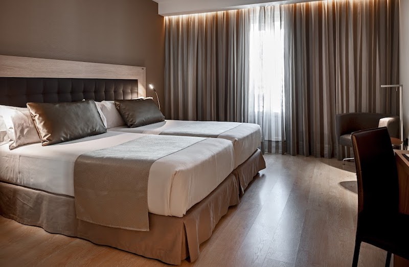 habitacion doble vista atocha catalonia plaza mayor 01