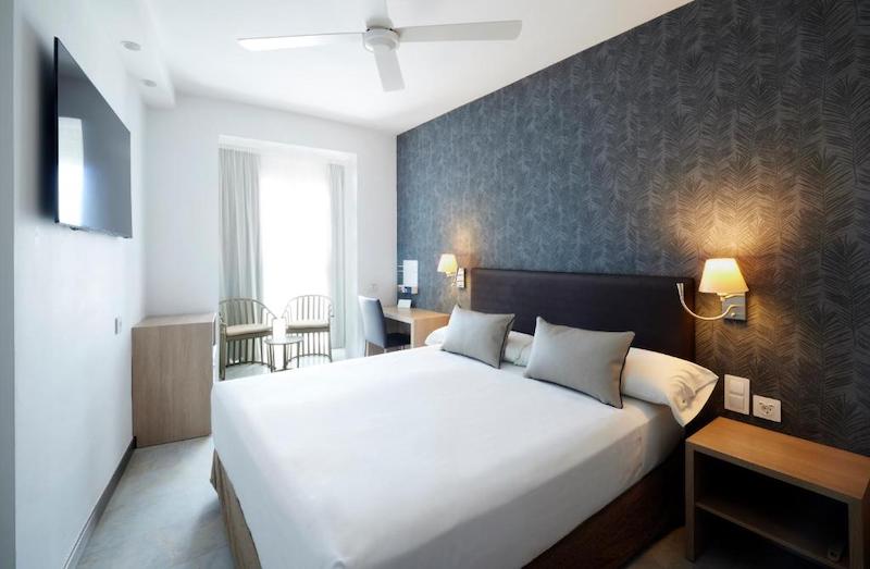 habitacion doble vista mar catalonia mirador des port 01