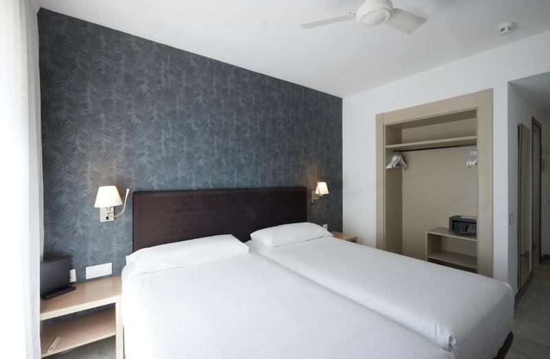 habitacion doble vista mar catalonia mirador des port 03