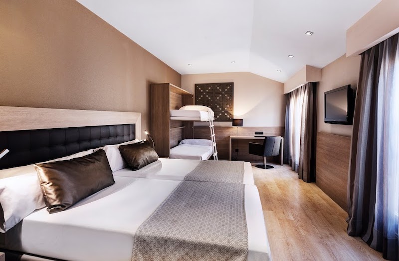 habitacion familiar catalonia atocha 03