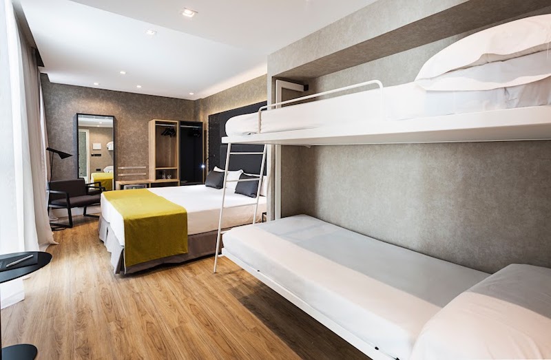 habitacion familiar catalonia giralda 03