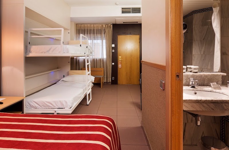 habitacion familiar catalonia hispalis 02