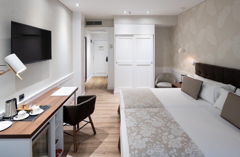 habitacion familiar catalonia puerta del sol 02