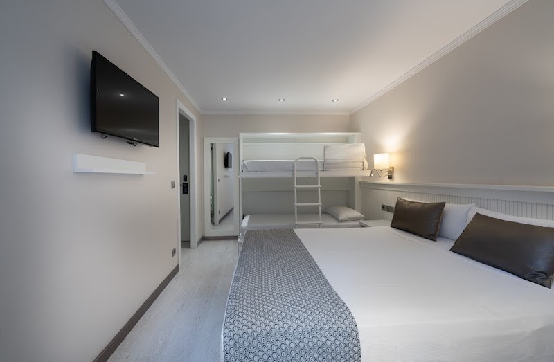 habitacion familiar catalonia roma 03