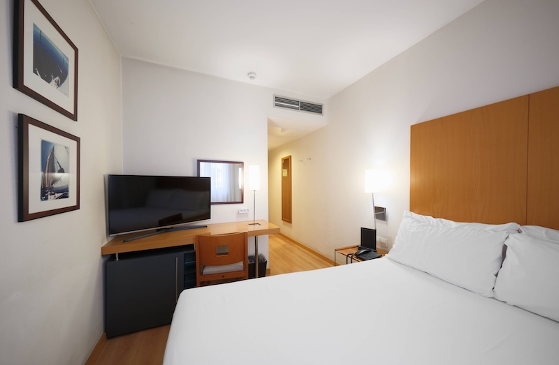 habitacion individual catalonia barcelona beach 02