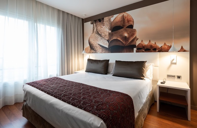 habitacion junior suite catalonia la pedrera 02