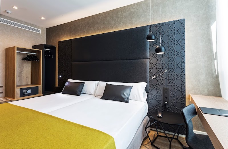 habitacion premium catalonia giralda 03