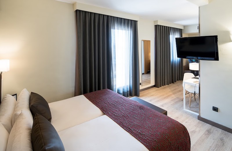 habitacion premium terrace catalonia castellnou 03