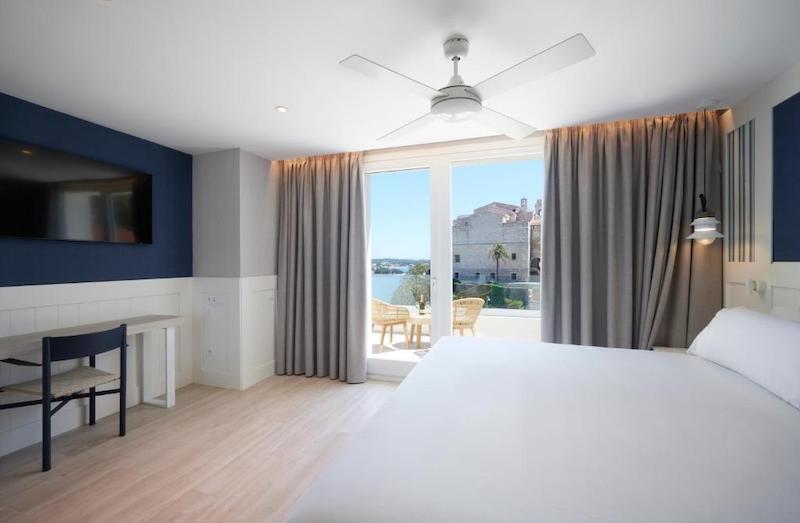 habitacion premium terrace catalonia mirador des port 01