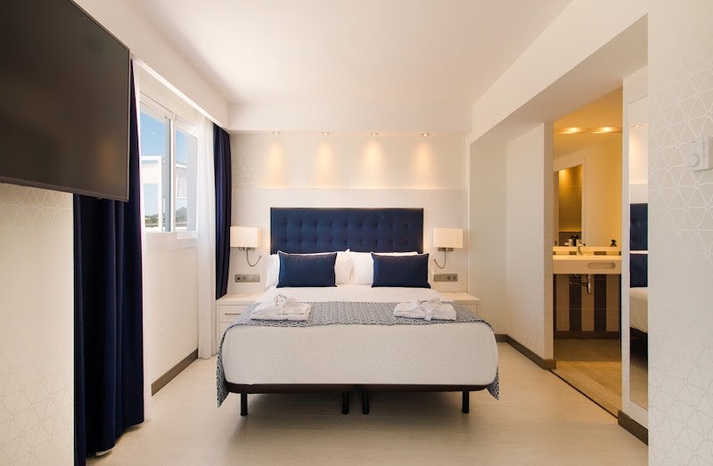 habitacion suite terrace swimming pool catalonia del mar 02