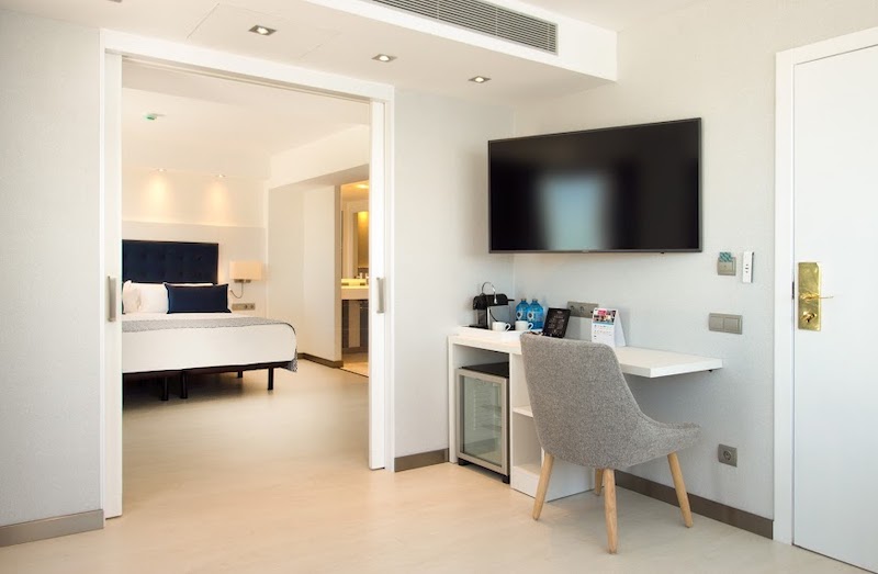 habitacion suite terrace swimming pool catalonia del mar 03