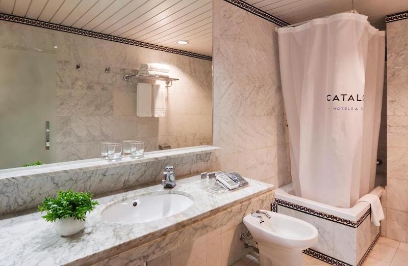 habitacion terrace catalonia hispalis 04