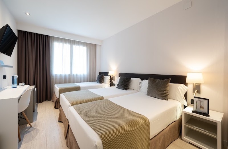 habitacion triple catalonia albeniz 02