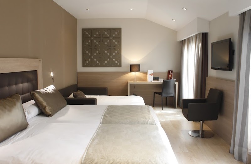 habitacion triple catalonia atocha 01