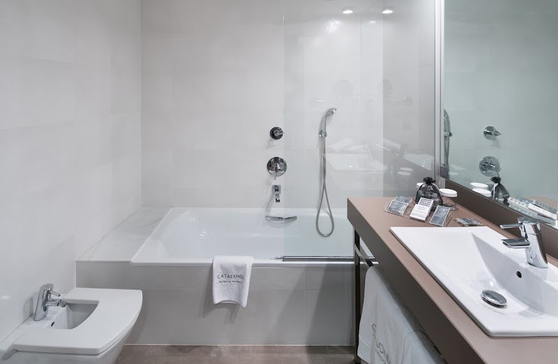 habitacion triple catalonia catedral 04