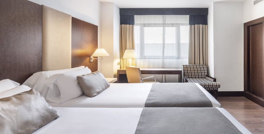 habitacion triple catalonia el retiro 04