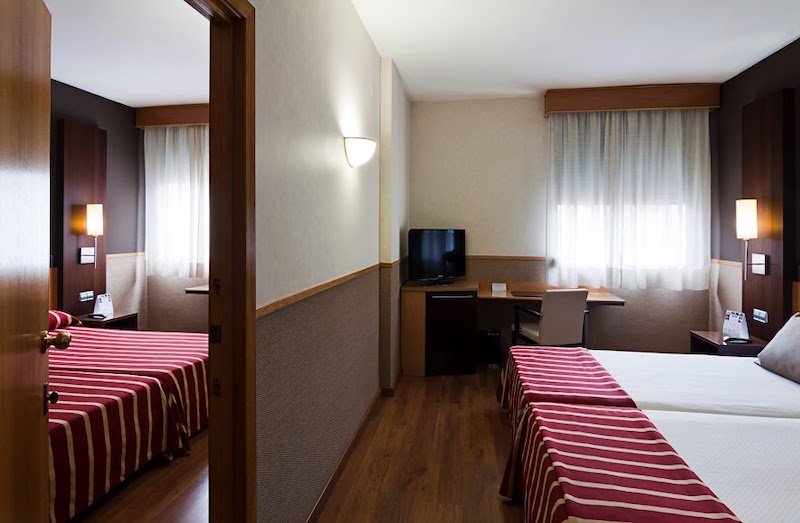 habitacion triple catalonia giralda 03