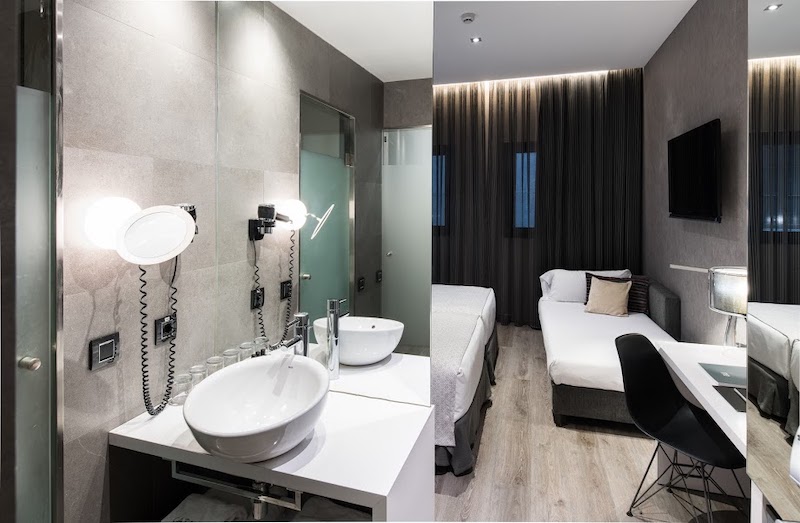 habitacion triple catalonia gran via bcn 01