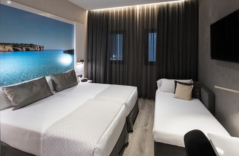 habitacion triple catalonia gran via bcn 02