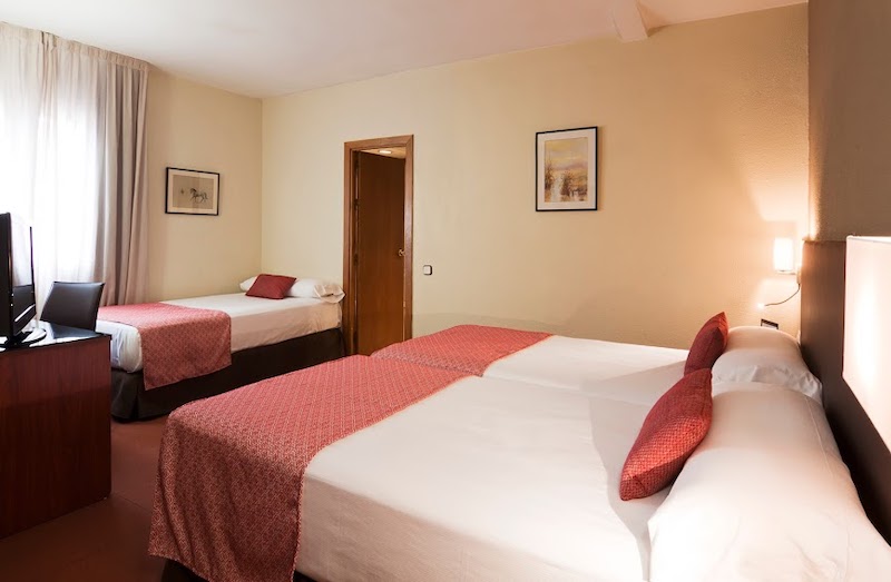 habitacion triple catalonia hispalis 01