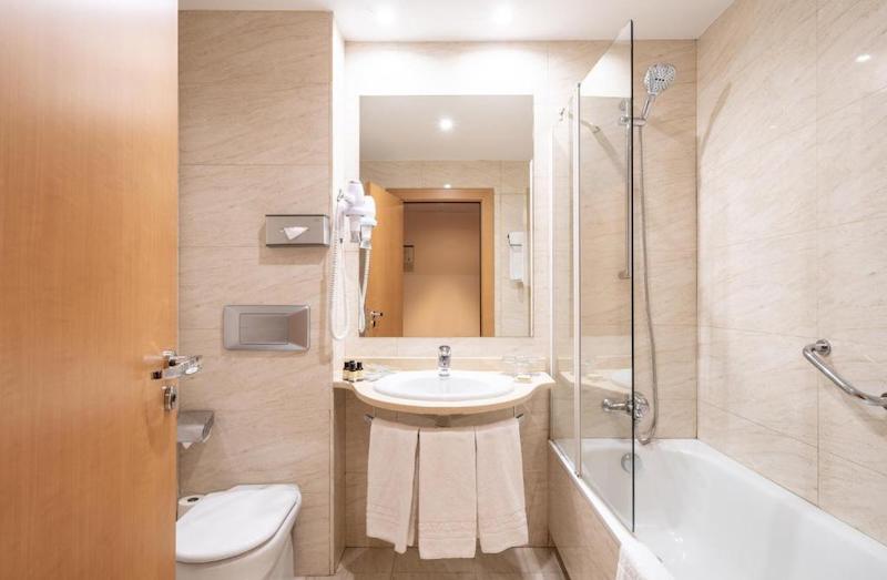 habitacion triple catalonia la maquinista 05