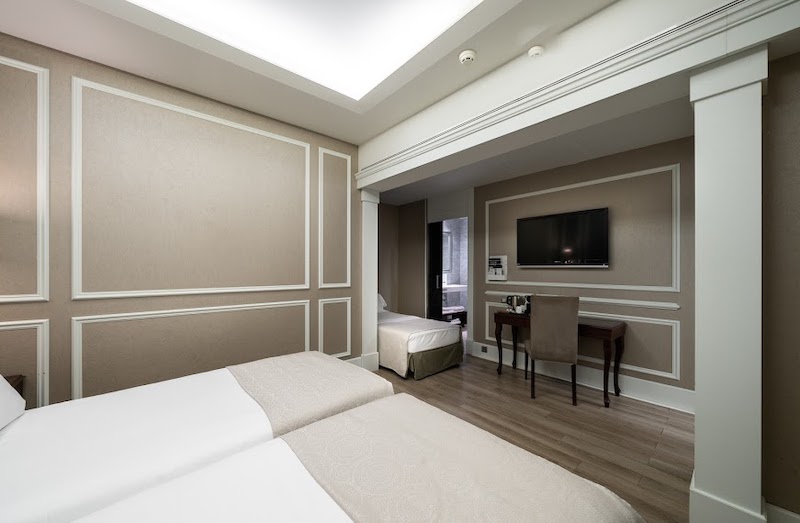 habitacion triple catalonia passeig de gracia 02