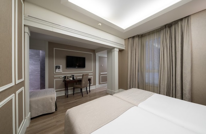 habitacion triple catalonia passeig de gracia 03