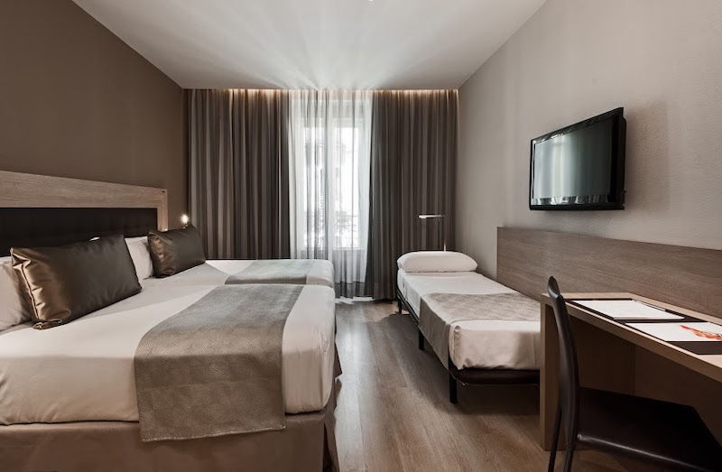 habitacion triple catalonia plaza mayor 04