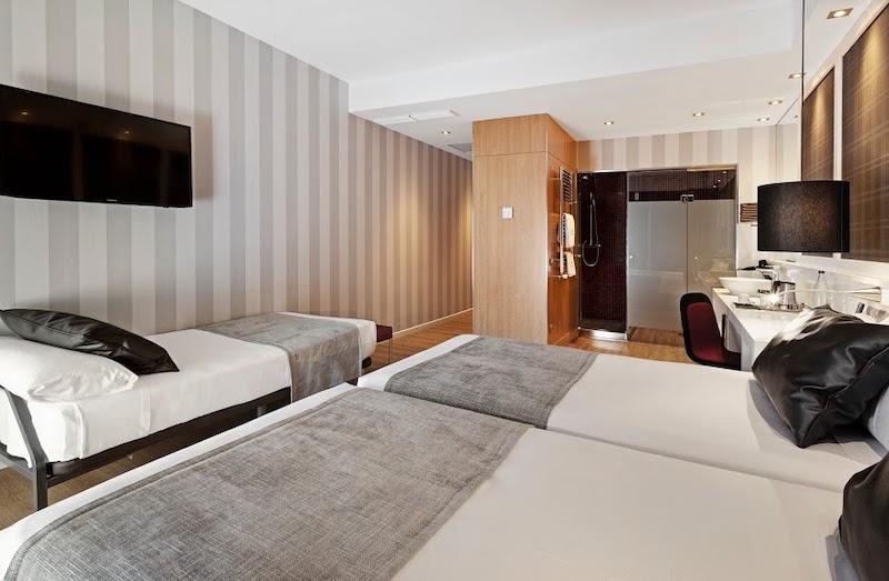 habitacion triple catalonia reina victoria 02