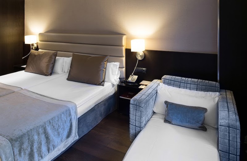 habitacion triple catalonia rigoletto 04