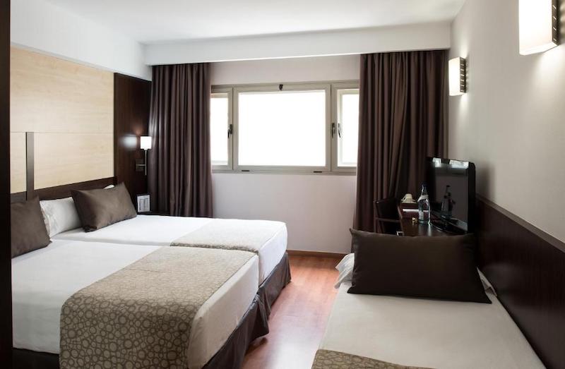 habitacion triple catalonia sagrada familia 05