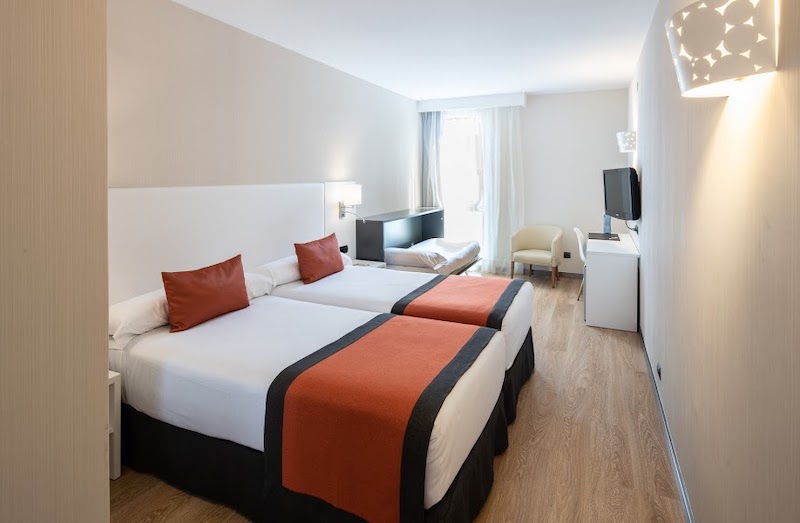 habitacion triple premium catalonia bristol 01