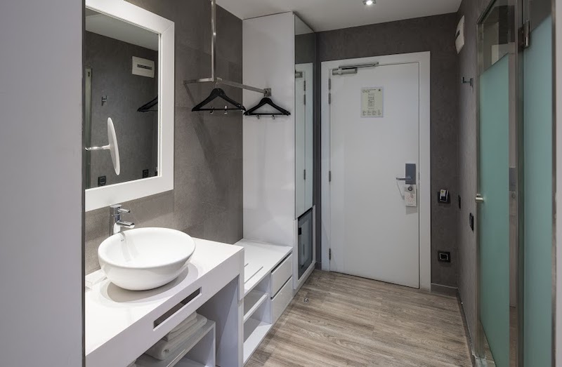 habitacion vista gran via catalonia gran via bcn 04