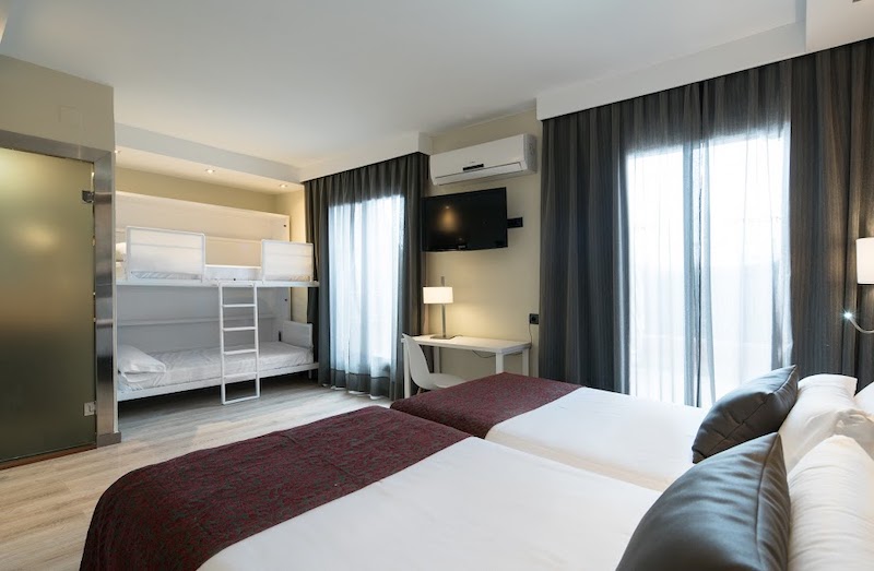 habitacion cuadruple catalonia castellnou 01