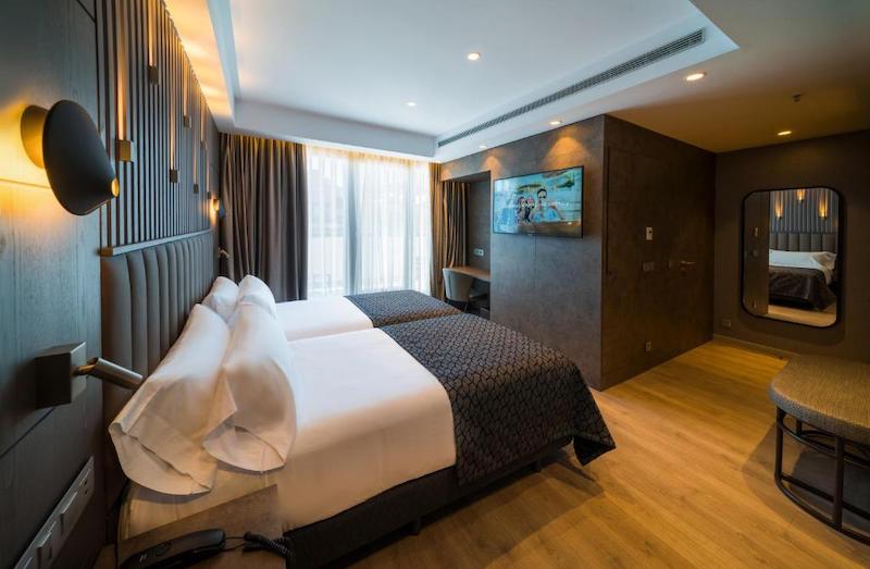 habitacion deluxe terrace catalonia gran via bilbao 01